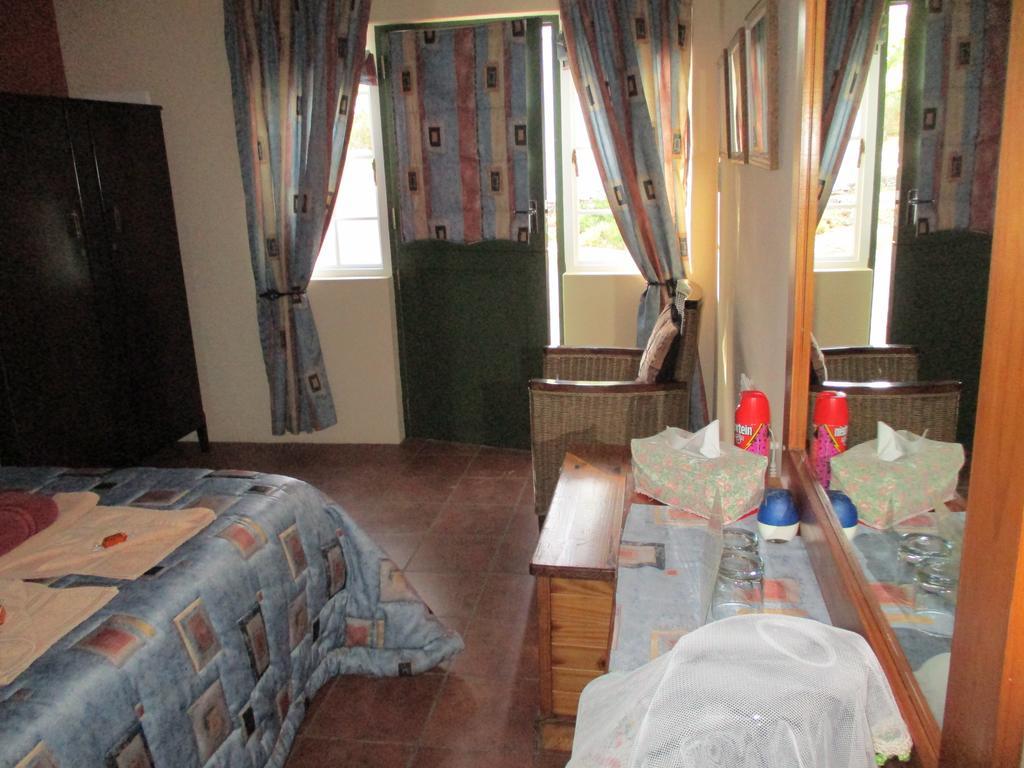 Van Rhyn Guest House Vanrhynsdorp Zewnętrze zdjęcie