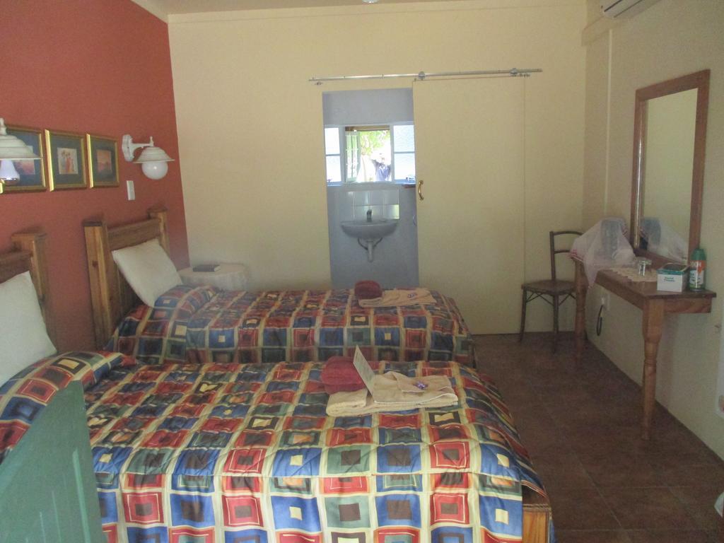 Van Rhyn Guest House Vanrhynsdorp Zewnętrze zdjęcie